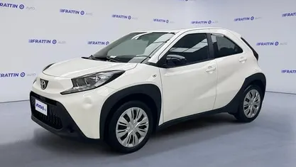 Bianco Usata 2025 Toyota Aygo X Active SUV | 14.890 € (Buon prezzo)