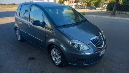 Usata Lancia Musa 120 CV (88 kW) 2011 Grigio Monovolume