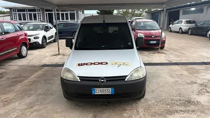 Usata Opel Combo Club 97 CV (71 kW) 2008 Monovolume