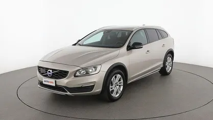 Usata Volvo V60 CC Momentum 150 CV (110 kW) 2017 Beige Station wagon
