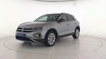Usata VW T-Roc Style 110 CV (80 kW) 2023 Pyrit silver metallizzato nero SUV