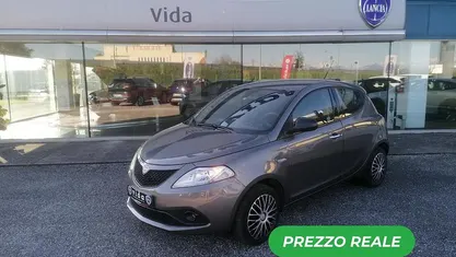 Usata Lancia Ypsilon 69 CV (50 kW) 2019 Grigio