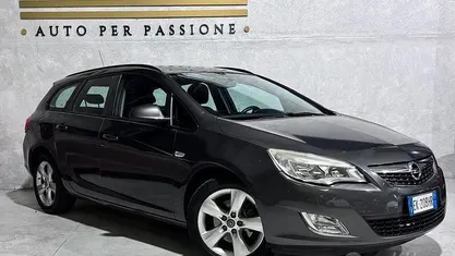 Usata Opel Astra 110 CV (80 kW) 2011 Berlina