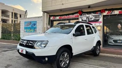 Usata 2014 Dacia Duster Lauréate SUV | 6490 € (Buon prezzo)