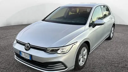 Grigio Usata 2022 VW Golf Life Tre volumi | 20.500 € (Buon prezzo)
