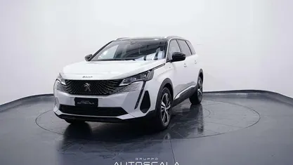 Bianco madreperla Usata 2023 Peugeot 5008 GT Monovolume | 25.990 € (Buon prezzo)