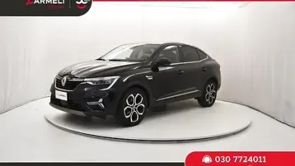 Käytetty Renault Arkana Intens 143 HP (105 kW) 2022 Musta Katumaasturi