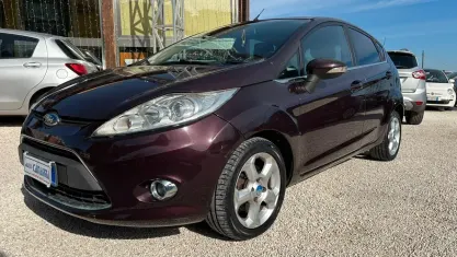 Usata Ford Fiesta 70 CV (51 kW) 2011 Rosso Berlina