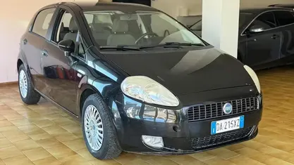 Usata Fiat Grande Punto Dynamic 90 CV (66 kW) 2006 Nero Utilitaria