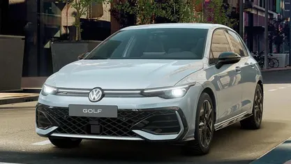 Nouvelle VW Golf VIII R-line Plus 150 ch (110 kW) 2026 Bleue Berline