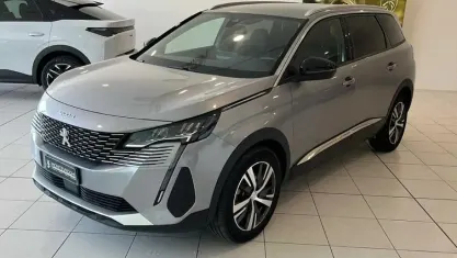 Occasion Peugeot 5008 Allure 131 ch (96 kW) 2024 Gris SUV