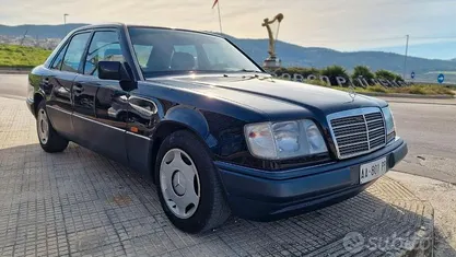 Blu Usata 1994 Mercedes E200 Tre volumi | 7500 €