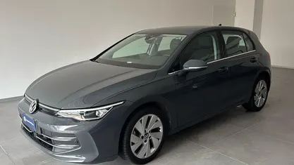 Usata VW Golf VIII Style 150 CV (110 kW) 2025 Grigio Utilitaria