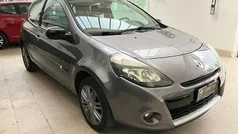 Grigio Usata 2011 Renault Clio II Tre volumi | 3990 € (Buon prezzo)