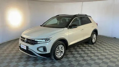 Usata VW T-Roc Life 110 CV (80 kW) 2023 Beige SUV