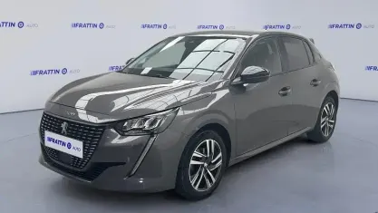 Usata Peugeot 208 Allure 101 CV (74 kW) 2023 Grigio platinium [m0vl]  meta Utilitaria