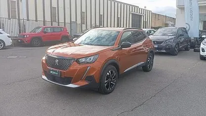 Arancione Usata 2023 Peugeot 2008 Allure SUV | 16.900 € (Buon prezzo)