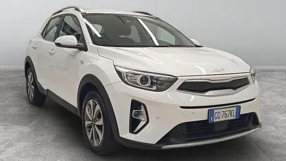 Bianco Usata 2021 Kia Stonic Style SUV | 13.900 € (Buon prezzo)