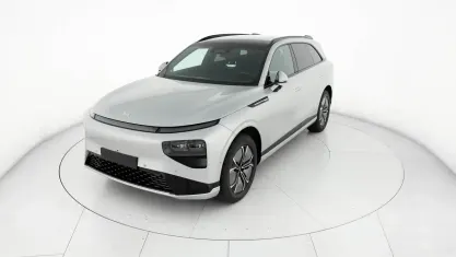 Nuova XPENG G9 258 kW (351 CV) 2026 Silver frost SUV
