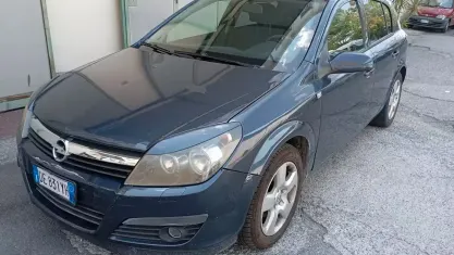 Usata Opel Astra Cosmo 101 CV (74 kW) 2007 Blu Berlina