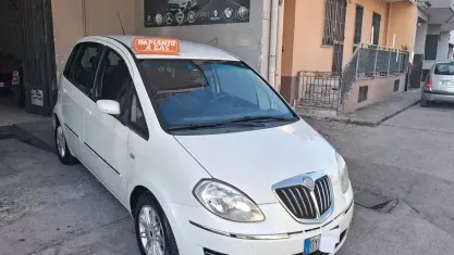 Usata Lancia Musa 77 CV (56 kW) 2009 Bianco Monovolume