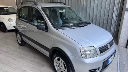 Usata Fiat Panda Climbing 60 CV (44 kW) 2009 Argento Utilitaria