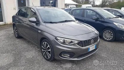 Grigio Usata 2016 Fiat Tipo Opening Edition Tre volumi | 5800 € (Buon prezzo)