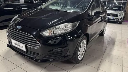 Nero Usata 2014 Ford Fiesta Tre volumi | 6900 € (Buon prezzo)
