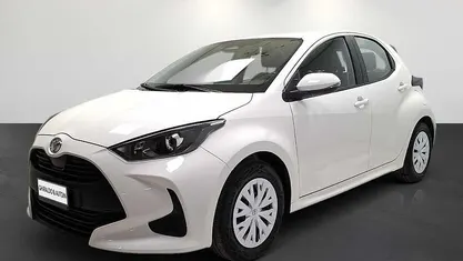 Usata Toyota Yaris Hybrid Active 116 CV (85 kW) 2025 Bianco Utilitaria