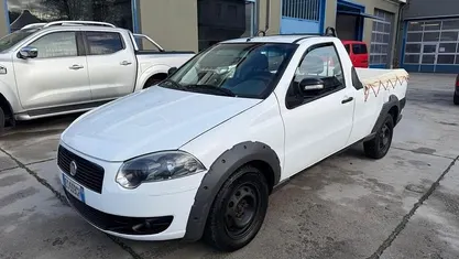 Usata Fiat Strada Trekking 95 CV (69 kW) 2013 Pick-up