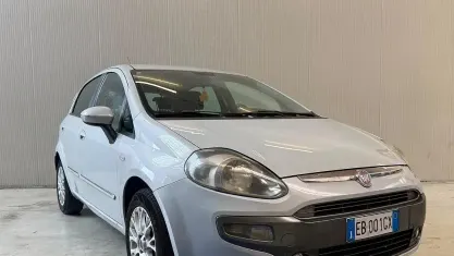 Usata Fiat Grande Punto 77 CV (56 kW) 2011 Bianco Utilitaria