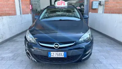 Usata Opel Astra 136 CV (100 kW) 2014 Nero Berlina