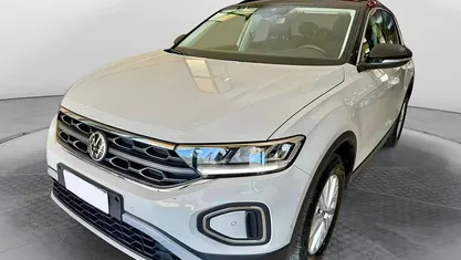 Usata VW T-Roc Life 110 CV (80 kW) 2023 Beige SUV