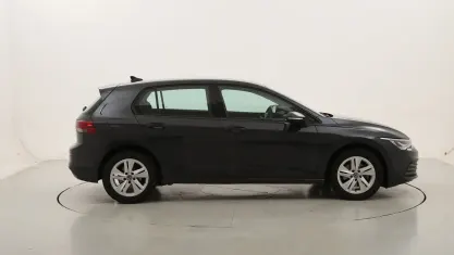 Usata VW Golf VIII Life 130 CV (95 kW) 2023 Grigiogrigio Berlina