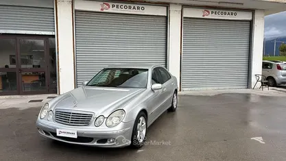 Usata Mercedes E220 Elegance 150 CV (110 kW) 2003 Argento Berlina