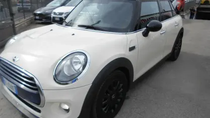 Usata Mini One D 116 CV (85 kW) 2017 Beige Utilitaria