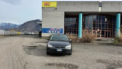 Usata Ford Focus Ghia 116 CV (85 kW) 2006 Nero Berlina