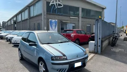 Usata Fiat Punto 80 CV (58 kW) 2003 Azzurro Utilitaria