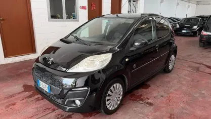 Usata Peugeot 107 68 CV (50 kW) 2012 Nero Utilitaria