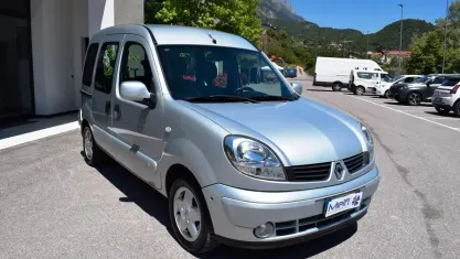 Usata Renault Kangoo Luxe 84 CV (61 kW) 2006 Argento Monovolume