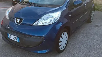 Usata Peugeot 107 68 CV (50 kW) 2008 Bluazzurro Utilitaria