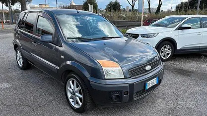 Usata Ford Fusion 67 CV (49 kW) 2008 Utilitaria