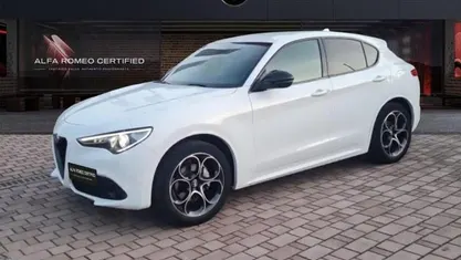 Bianco Usata 2023 Alfa Romeo Stelvio Veloce SUV | 34.900 € (Buon prezzo)