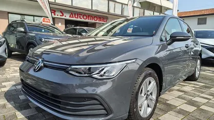 Usata VW Golf VIII Life 131 CV (96 kW) 2022 Berlina