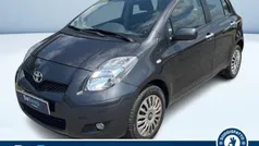 Grigio scuro metallizzato Usata 2011 Toyota Yaris Sol Tre volumi | 8000 € (Molto cara)