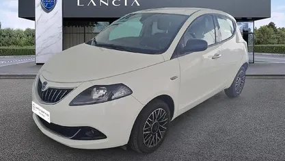 Usata Lancia Ypsilon 70 CV (51 kW) 2024 Bianco Utilitaria