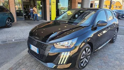Nero Nuova 2025 Peugeot 208 Due volumi | 19.950 € (Buon prezzo)