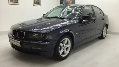 Usata BMW 320 Efficient Dynamics 136 CV (100 kW) 2000 Bluazzurro Berlina