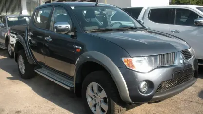 Usata Mitsubishi L200 Intense 136 CV (100 kW) 2011 Grigio Pick-up