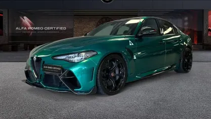 Usata Alfa Romeo Giulia 540 CV (397 kW) 2021 Verde montreal Berlina